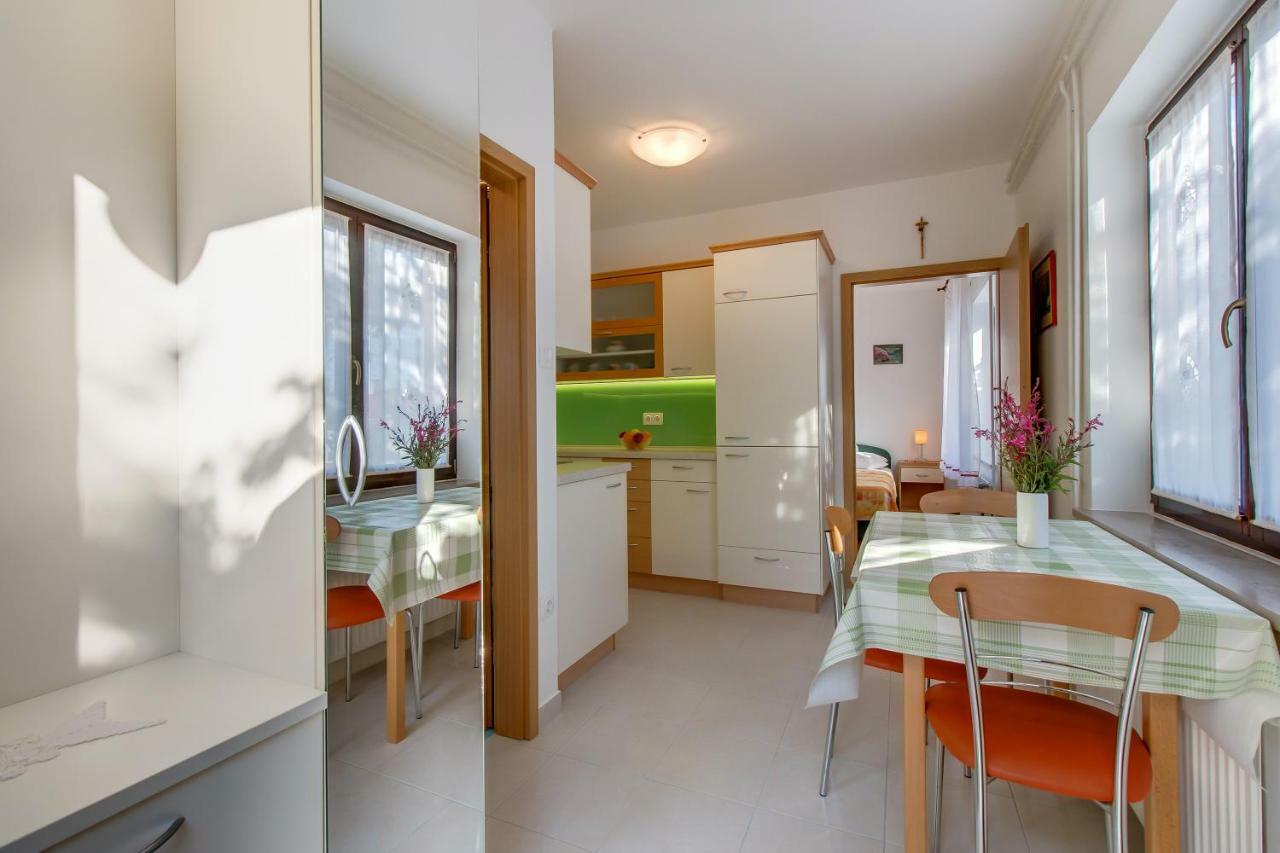 Apartment Simona 말리로시니 외부 사진